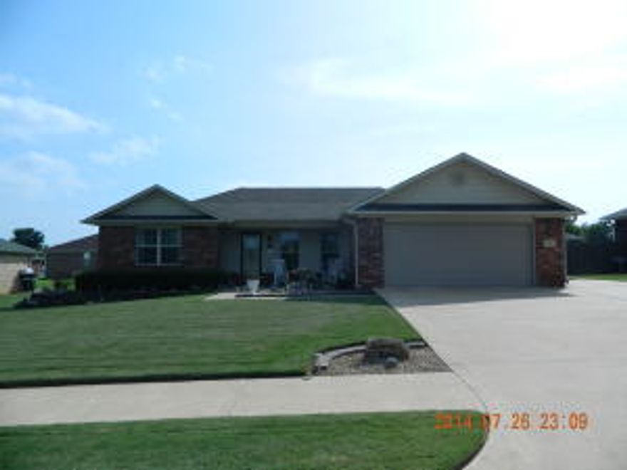 Like new 3 BR, 2 BA home w/ many custom additions. This contemporary beauty stands out from the competition. Perfectly landscaped, rear/frontRain Bird sprinkler system w/ drip irrigation, new 5' vinyl privacy fencing w/ gates, storage building, & paved 3rd spot. Inviting interior featuring realhardwood flooring, custom blinds, spacious kitchen w/ granite, a pantry, updated tile, & stainless stee