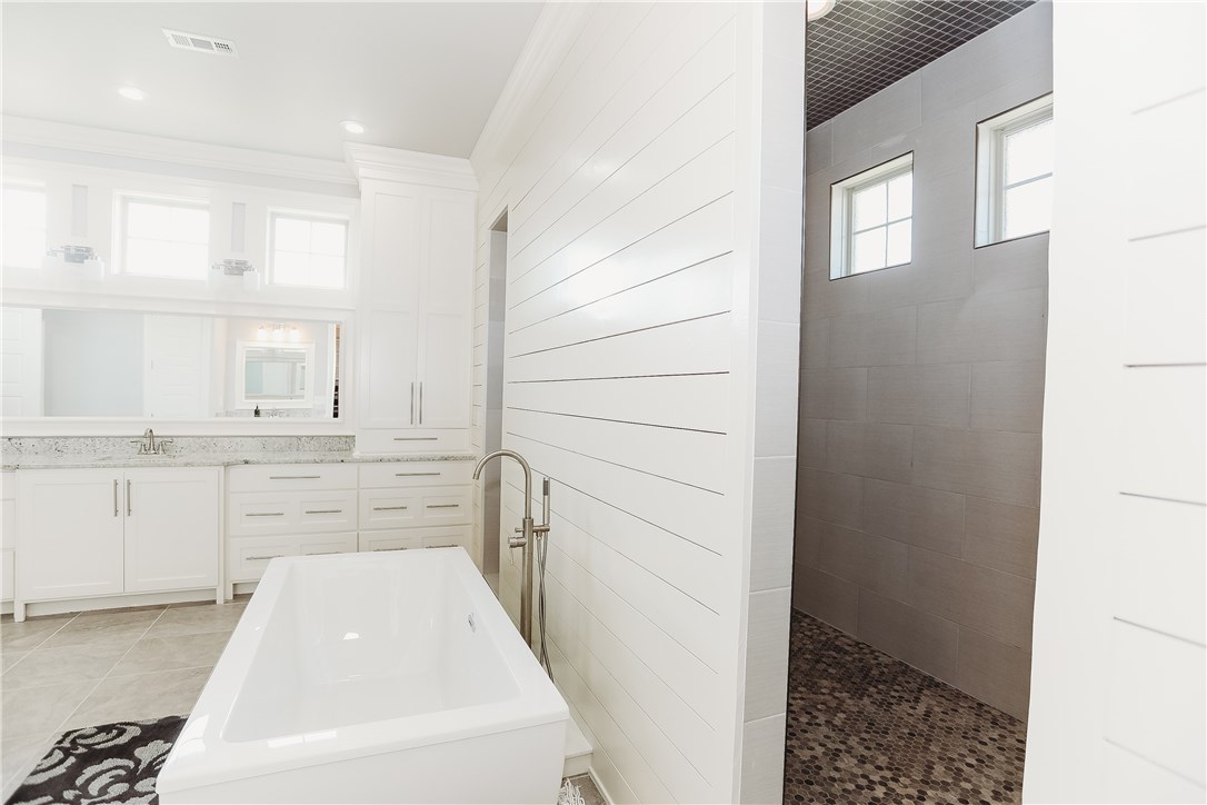 Champions Golf & Cc Rogers - Residential