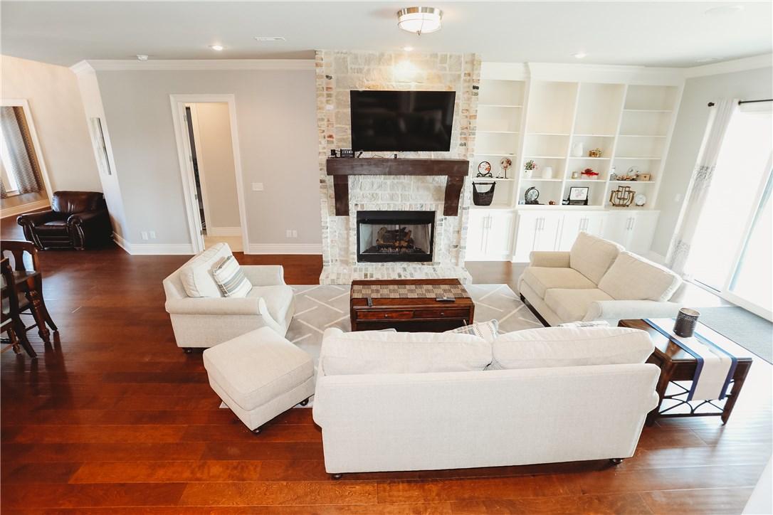 Champions Golf & Cc Rogers - Residential