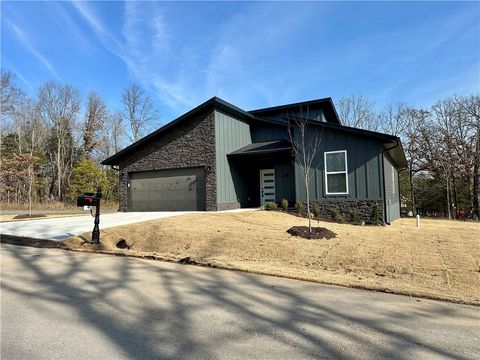 Photo of 58 Strichen Drive, Bella Vista, AR 72715 (MLS # 1329874)