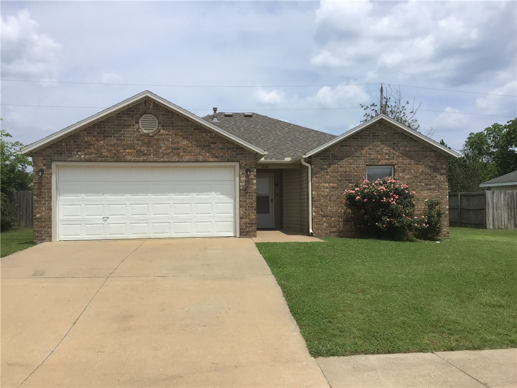 Freshly updated/remodeled 3/2/2 home in the heard of Gravette. A Block away from Allum ball fields/city park and a short drive to all that NW Arkansas has to offer. New laminate flooring and new butcherblock kitchen countertops. Beautiful bay window in Master for plenty of natural light. Contact an agent today for showing.