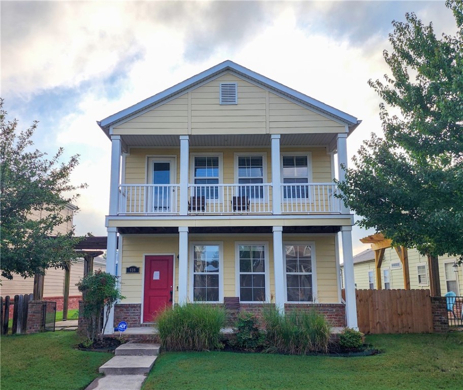 Fantastic Fayetteville location! This 3BR, 3.5BA home offers easy access to I-49 and is just minutes from the UofA, shopping, dining, and trails. Charming living room features a gas log fireplace and built-in bookshelves, while the open eat-in kitchen boasts a large island with bar seating, tiled backsplash, and stainless appliances. Split bedroom plan provides spacious bedrooms with walk-in closets and the rare bonus of a master suite on both levels. Covered porch, balcony, and private patio create perfect spots to relax or entertain. Fully fenced yard adds comfort and convenience. Move-in ready and ideal for commuters, Razorback fans, or anyone wanting quick access around NWA!