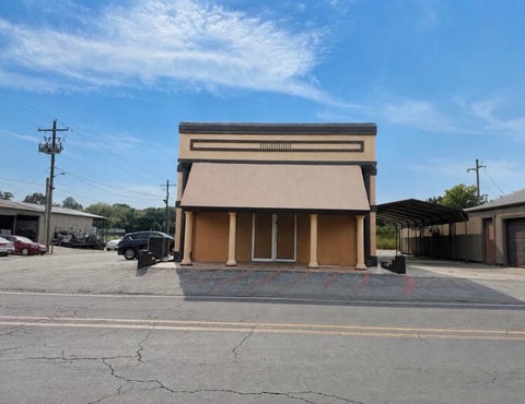 Photo of 208 Avenue 2 SE #SE, Atkins, AR 72823 (MLS # 1360113)