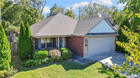Photo of 2640 N Villa Boulevard, Fayetteville, AR 72703 (MLS # 1325699)