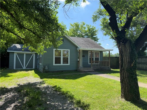 Photo of 1434 S West Avenue, Fayetteville, AR 72701 (MLS # 1342242)