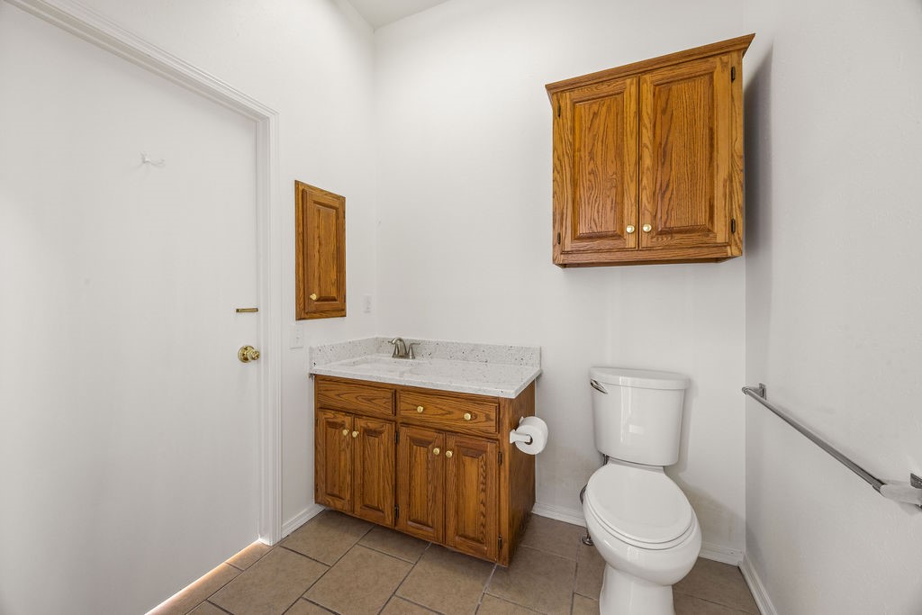 Regency North Ph I - Commercial Lease