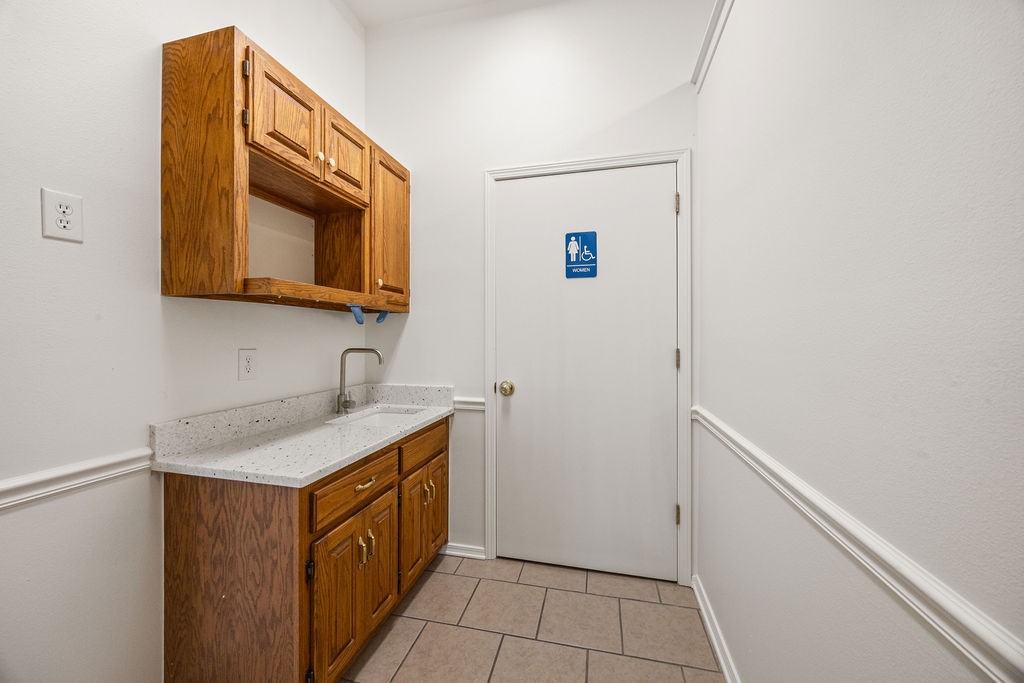 Regency North Ph I - Commercial Lease