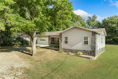 Photo of 622 Church Avenue, Berryville, AR 72616 (MLS # 1359180)