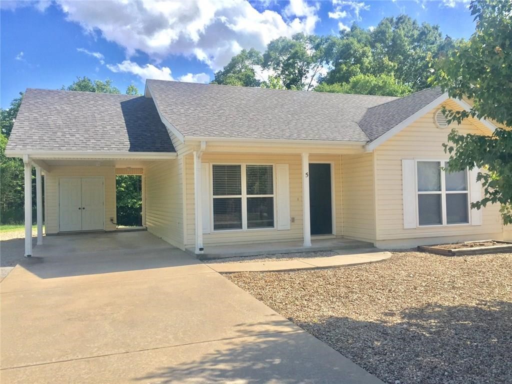 DESIRABLE LOCATION. FRESH PAINT- Comfortable 2 Bedroom/2 Bath home on level lot! Single cover carport w/ storage. Open Living, dining & Kitchen. Full appliance package. Low maintenance yard. Convenient location to new bypass /shopping/Loch Lomond Marina/LakePoint restaurant/Scotsdale Golf & Recreation Park. NO Smoking. Pet Negotiable with homeowners approval + Pet deposit. Additional $100 water deposit required.