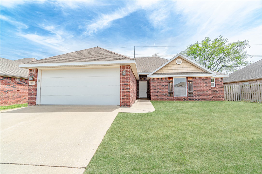 NO SHOWINGS WILL BE APPROVED PRIOR TO OPEN HOUSE ON May 2 2pm-4pm. ALL OFFERS REVIEWED ON MONDAY. Location Location Location. Backyard touches the Greenway Bike & Walking Trails. Near schools and shopping! Beautiful 3 bed 2 bath home with wonderful open floor plan and custom kitchen. Placed in the quiet and friendly neighborhood of Bellview Estates. New central A/C unit!! This home is perfect for first time buyers, investment opportunities, or young families. Welcome home!