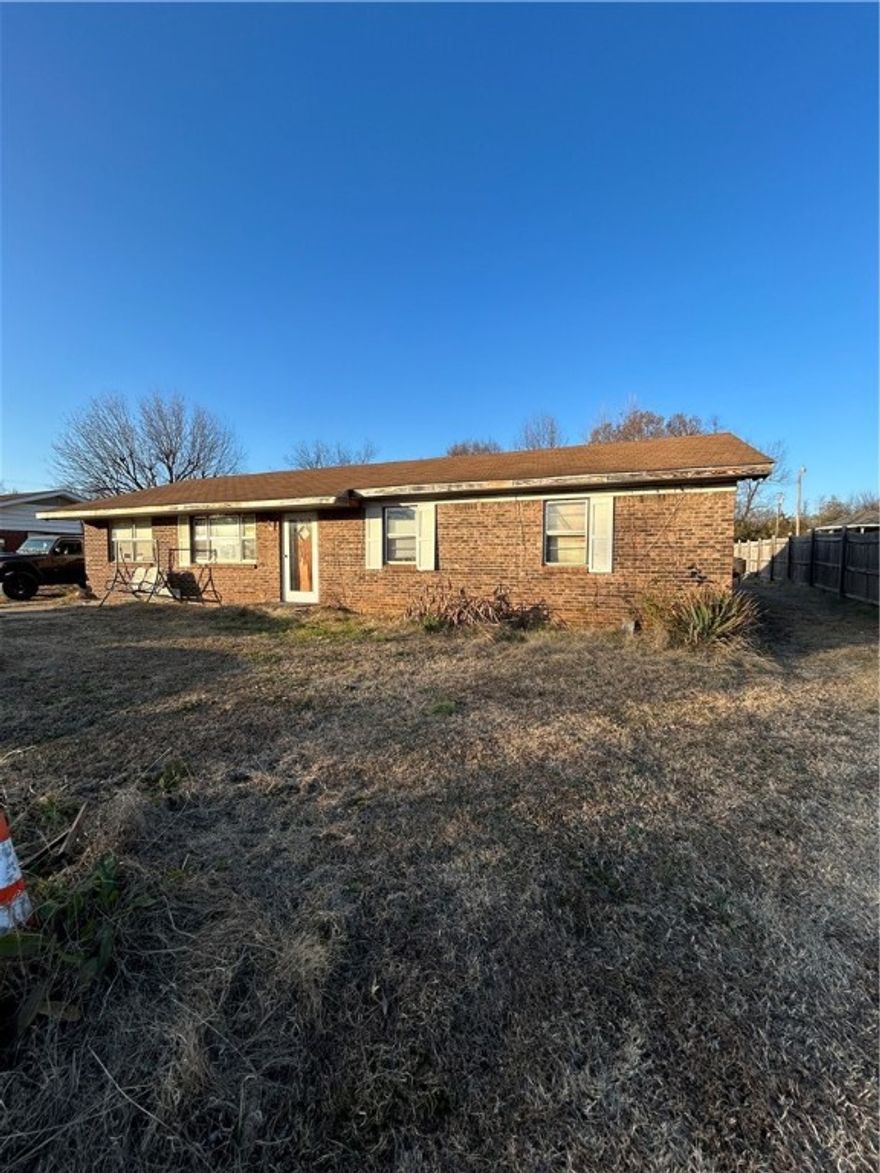 Investor Special! Opportunity awaits at 8810 Green Point Dr, Altus, AR 72821. This property is ideal for investors, flippers, or buyers looking to add value through renovations. With the right vision and improvements, this home has strong potential for equity growth or rental income.

Put in the work and reap the rewards—properties like this don’t come around often. Property is being sold AS-IS, WHERE-IS, with no repairs or warranties expressed or implied. Cash or renovation financing recommended.

Don’t miss your chance to transform this property into a solid investment.