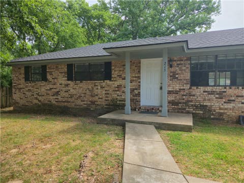 Photo of 215 S Carl Street, Siloam Springs, AR 72761 (MLS # 1357315)