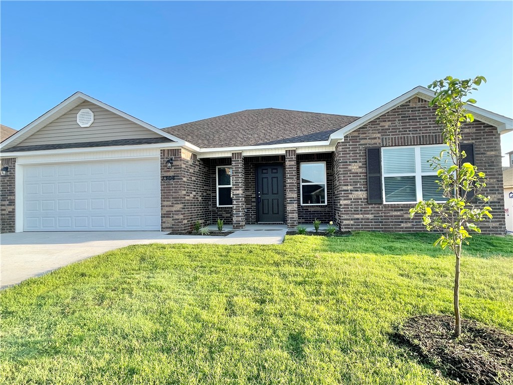 You can be the first to enjoy this new home! Complete with 4 bedrooms and 2 full baths, open living area with large eat-in kitchen, pantry, nice patio for grilling and entertaining, Bentonville schools, convenient location, split bedroom plan.