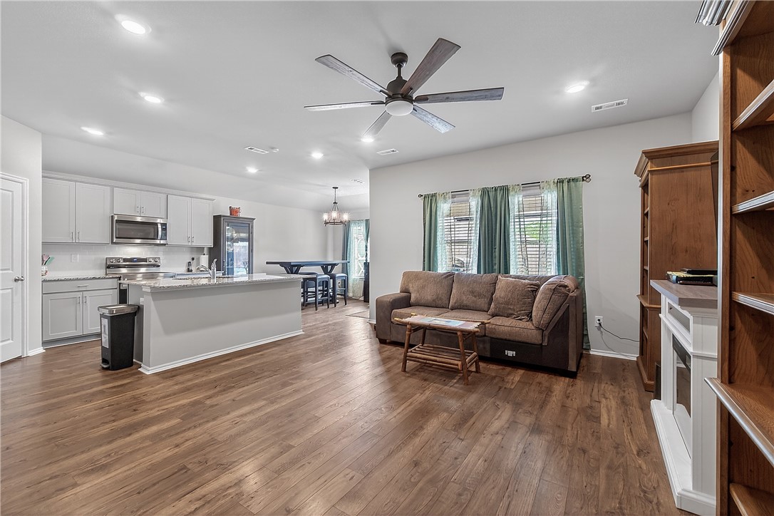 Pioneer Woods Ph 3 Gentry - Residential