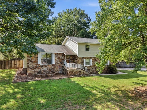 Photo of 135 High Acres Drive, Russellville, AR 72802 (MLS # 1359519)