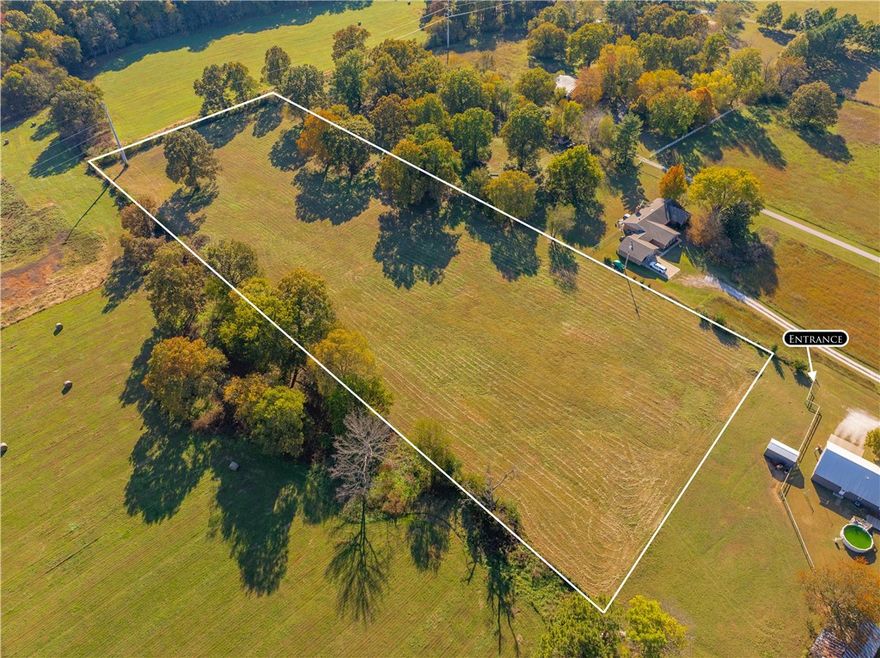 Prime 5-acre Residential Opportunity in Growing Farmington, AR! Discover the perfect setting for your dream custom home or a promising developmental project on this 5-acre tract. Exceptional Location; Enjoy the peace of acreage living while just being minutes from Farmington's vibrant downtown and having quick access to Fayetteville. Contact me for a private showing!