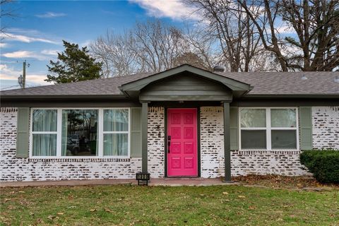Photo of 1305 Convair Street, Bentonville, AR 72712 (MLS # 1356045)