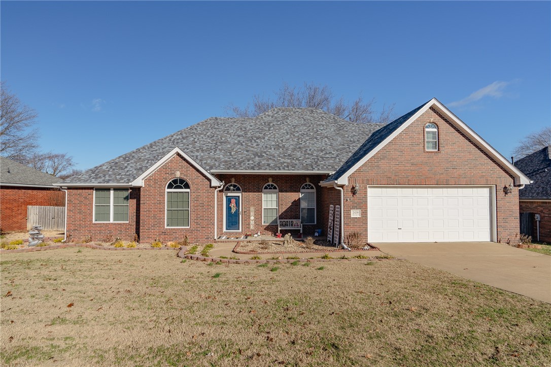 This impeccably maintained home is in a great location with convenient access to all that NWA has to offer. The home has 3 bedrooms, 2.5 bathrooms and features many recent updates including new flooring, new appliances, new paint, new carpet, new roof(2022), and many more. Home includes a large bonus room, office, formal dining room, and a large kitchen that leads to the covered back patio.
This subdivision also has a community pool and walking trail.