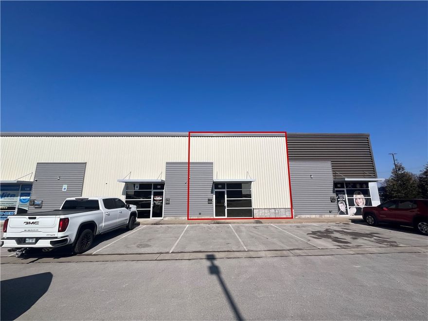 +/- 1,000 SF of prime office/retail space available off S 8th Street in Rogers! This versatile space offers
a large showroom floor, private office, and private bathroom. Previously used for a screen printing operation, tenant is willing to sell equipment. Located on S 8th St, which sees approx. 24,000 VPD, this property offers excellent visibility and accessibility. Additionally, it is situated less than a mile from W Pleasant Grove Rd, making it an ideal location for retail business looking to attract high traffic and maximize exposure. Offered on a Modified Gross Lease structure, tenants are responsible for their own utilities plus $150/mo for water and trash services.