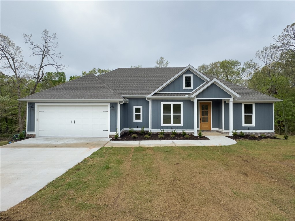 Welcome to this beautifully maintained 3-bedroom, 2-bath home with an additional office space, offering 2,060 sq ft of comfortable living. Nestled on a spacious and relatively level 0.4-acre lot in a quiet cul-de-sac, this home provides both privacy and convenienceājust minutes from the Branchwood Rec Center and the bypass.
Enjoy modern touches like central vacuum, a sleek epoxy-coated garage floor, and a large crawlspace for extra storage. The open layout is perfect for both relaxing and entertaining, while the office offers a quiet retreat for work or hobbies. Step outside to a generously sized, back yardāideal for play, gardening, or hosting gatherings.
Donāt miss this rare opportunity to own a home with space, style, and a fantastic location