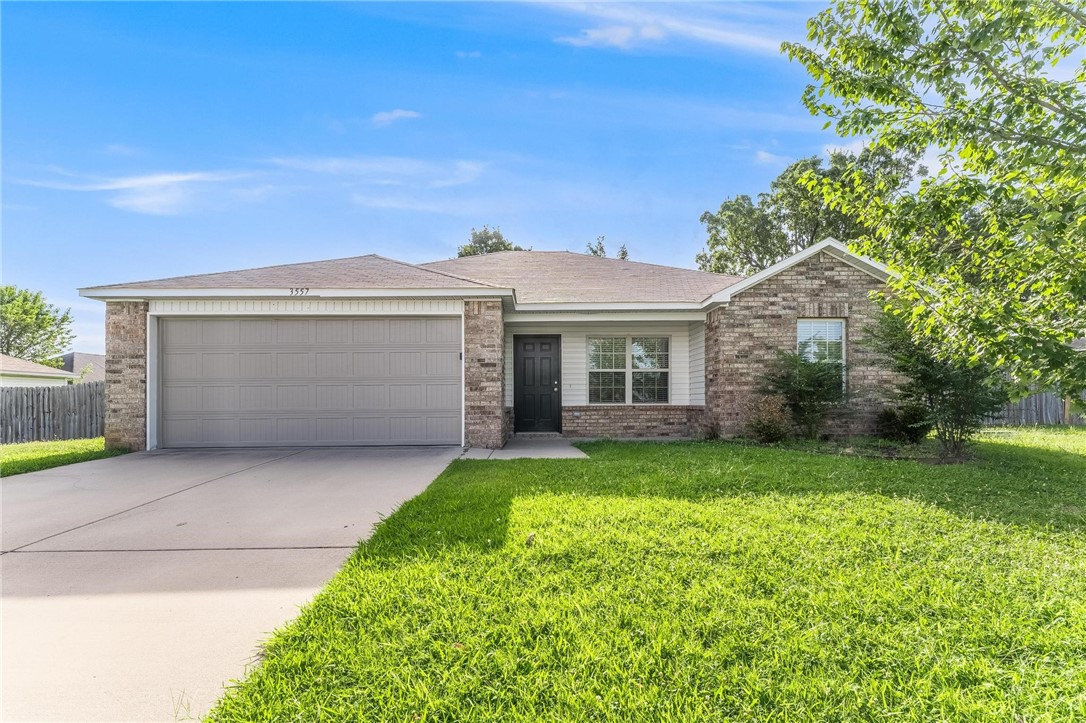 Check out this comfortable 3-bedroom home in a friendly NWA neighborhood! The kitchen has a dishwasher, electric stove, and microwave to make everyday cooking easy. The fenced backyard is great for relaxing or hanging out with friends. You’ll also find extra storage in the pantry and a walk-in closet in the primary bedroom. It’s got everything you need to feel at home!