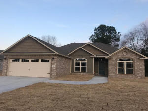 Well-designed 3 BR, 2 BA split plan brick home with hardwood flooring and granite countertops. Master suite features a sitting area, separate tub and walk-in shower and large walk-in closet. Spacious kitchen with eat-in bar, breakfast area and separate dining room. Beautiful neutral color scheme with herringbone design backsplash tile in kitchen. Check this one out today!