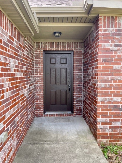 Very Nice 4 bed 2 bath home just minutes from Walmart Warehouses, Walmart Home Office and Everything Bentonville has to offer! This home has Wood like tile, custom cabinets, plenty of Pantry space, Granite Counter tops, privacy fenced yard and more. Excellent rental Opportunity! **Pictures may not be of exact unit**.