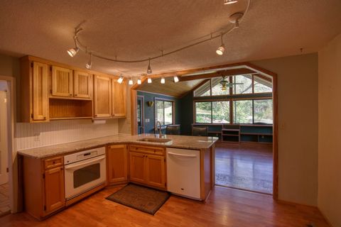 Single Family Residence in Eureka Springs AR 94 County Road 214 23.jpg