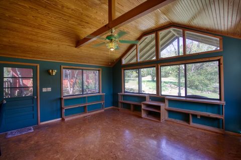 Single Family Residence in Eureka Springs AR 94 County Road 214 25.jpg