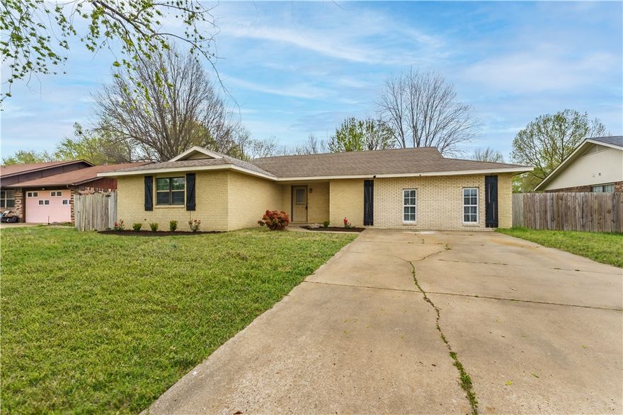 Don't miss out on this gem in the heart of the Springdale, 4 bedroom, 2 bathroom, 2,051 SqFt home located just minutes from I-49 & the Elm Springs Walmart. Great "Bang for your Buck" at $166/ SqFt! Call to schedule your showing today!