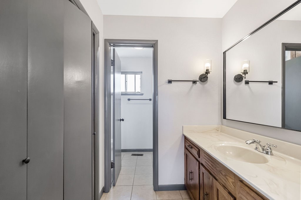 Country Club Estates Rogers - Residential