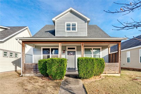 Photo of 2028 S Florida Way, Fayetteville, AR 72701 (MLS # 1328096)