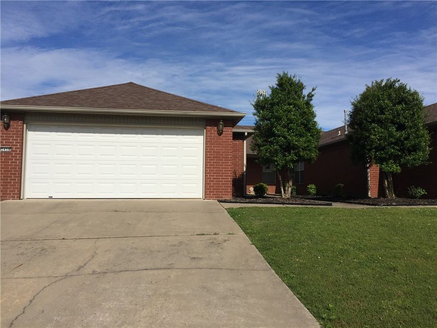 Great location Close to University of Arkansas-- Duplex sits in a Cul-de-sac .