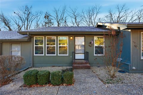 Photo of 10 Dogwood Drive, Bella Vista, AR 72715 (MLS # 1334282)