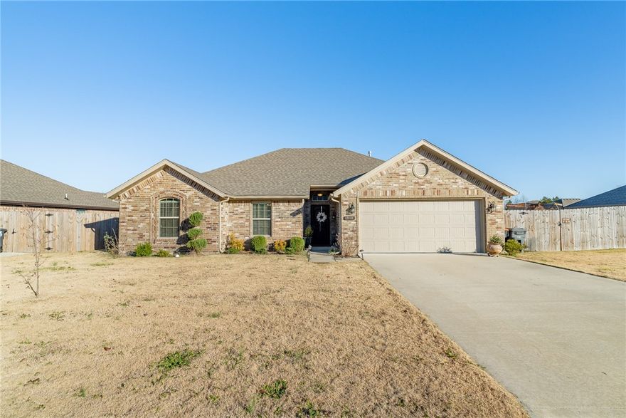 Like new home, move in ready. All brick split floor plan with big closets. Large master bedroom & bath with jetted tub and walk in closet. Wood floors in living area, hallways & master bedroom.