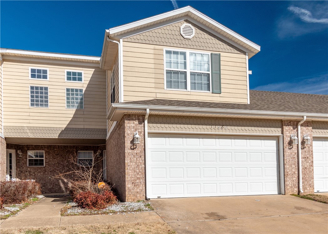 Great 2 bed, 2.5 bath Townhome in Farmington! Priced to Sell! Features include: 2 car garage, gas fireplace, LVP flooring, spacious loft area, covered back porch, balcony, and much more! Each bedroom upstairs has its own full bath. New roof this year!