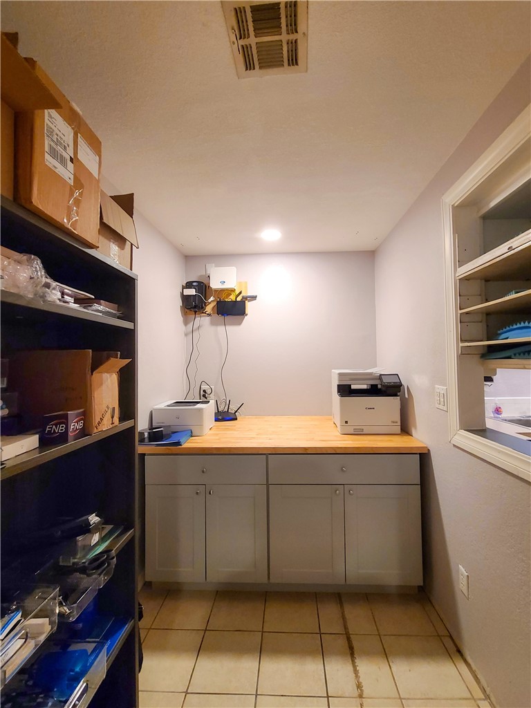 Valley West Sub Rogers - Commercial Lease