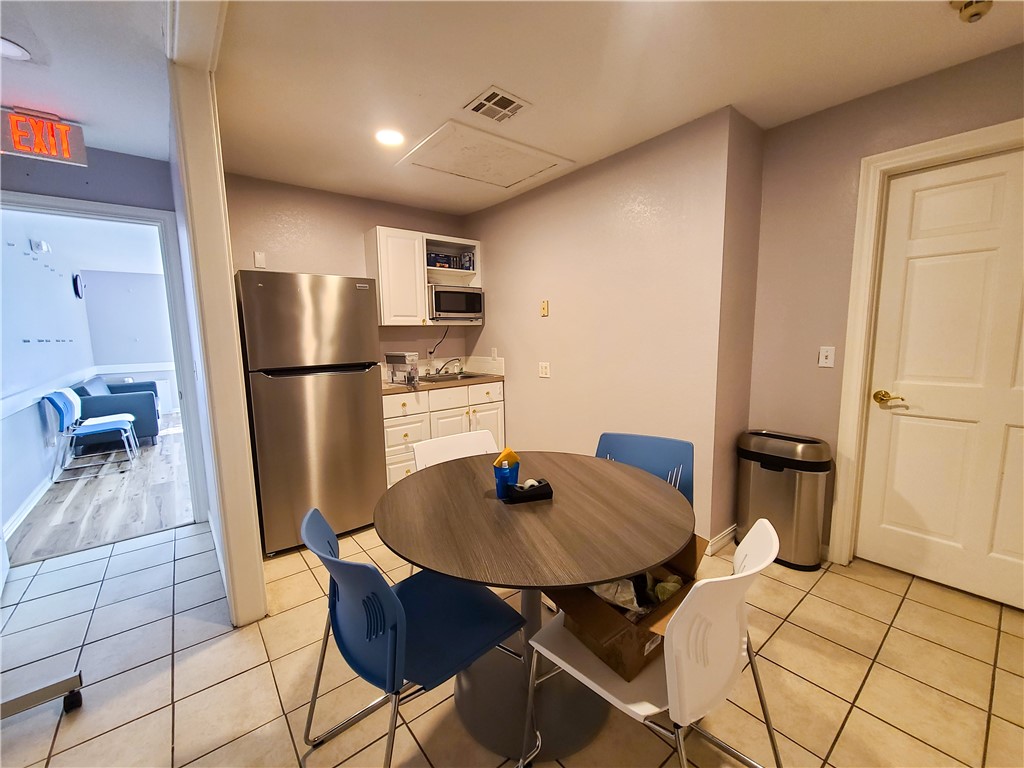 Valley West Sub Rogers - Commercial Lease