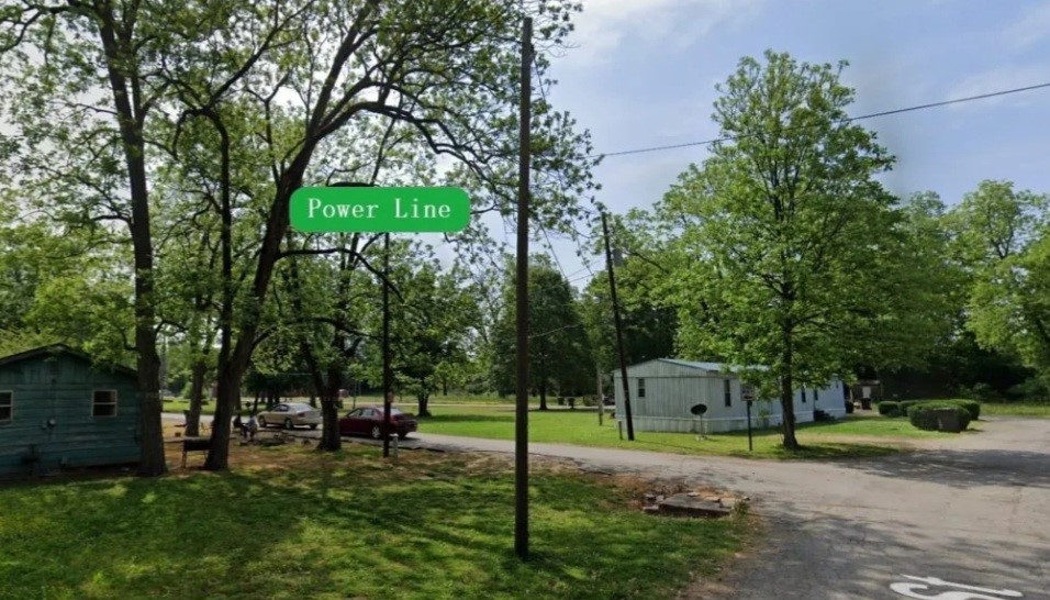 Carey's - Land