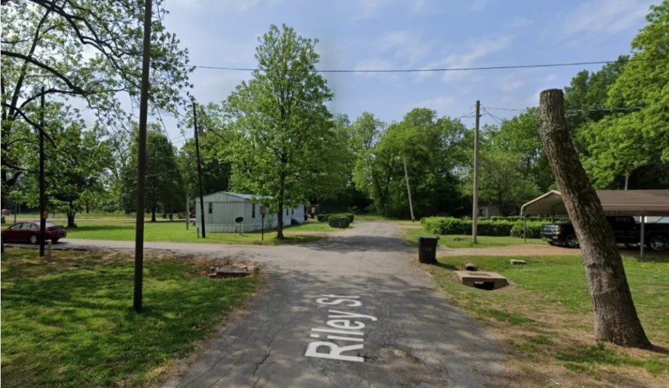 Carey's - Land