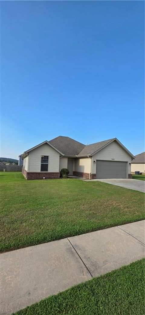Photo of 1441 General Parson Drive, Prairie Grove, AR 72753 (MLS # 1347100)