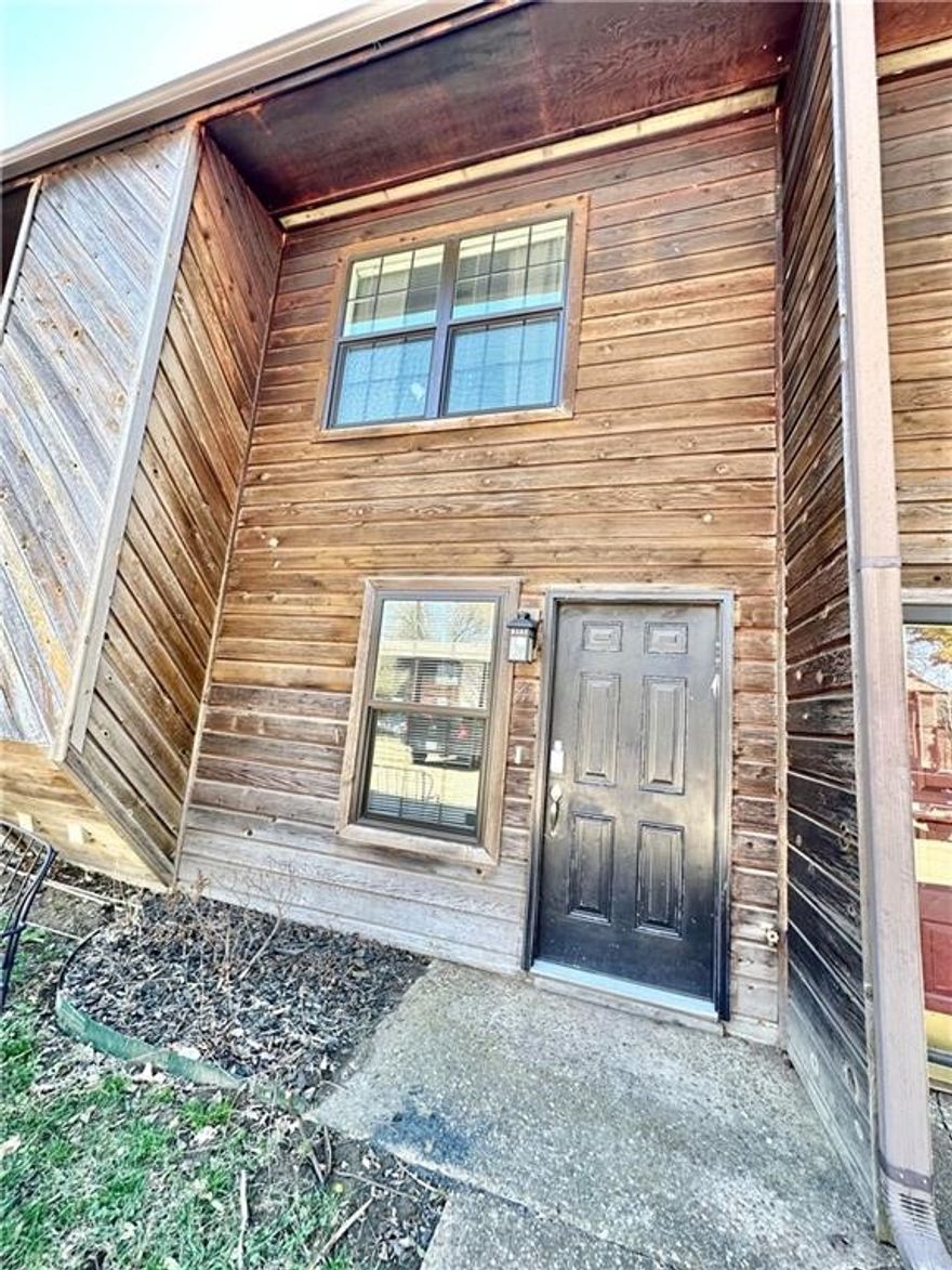 FULLY FURNISHED! Location, location! This updated townhome is conveniently located in the heart of
Fayetteville, walkable and on the bus route for the University of Arkansas. Close to the Greenway! Enjoy
complete and total privacy in your own little fenced in courtyard, located next to the kitchen. New roof to
townhome complex in 2021. Washer and dryer. There is a code that will be shared with showing agents
for entry when you book a showing on ShowingTime. Pre-leasing for August!