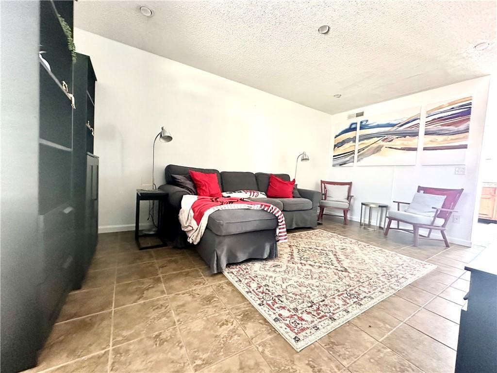 Oakland Twnhms Ph Ii - Residential Lease