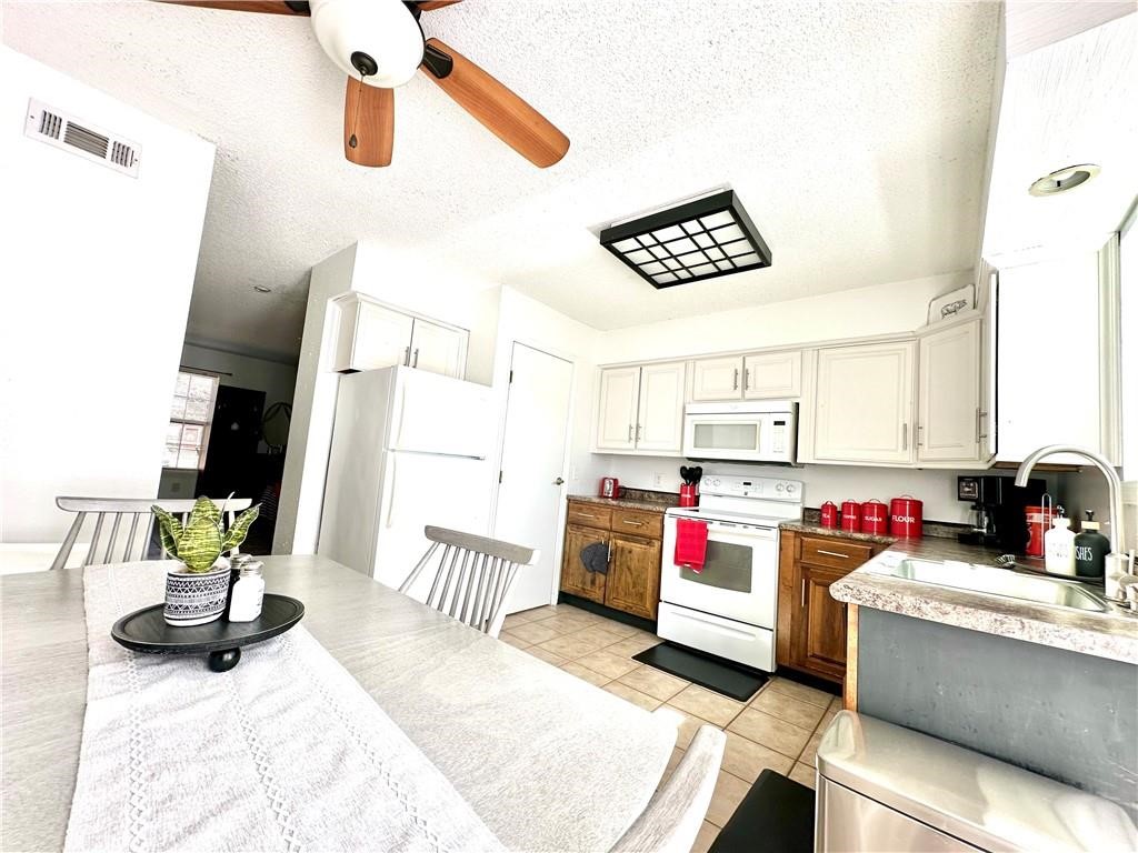 Oakland Twnhms Ph Ii - Residential Lease