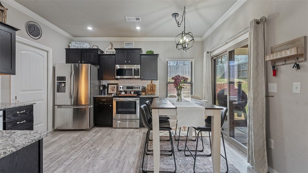 Chelsea Point II Rogers - Residential