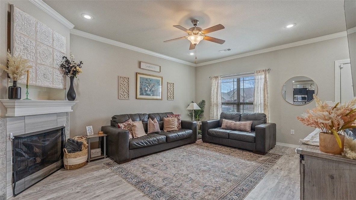 Chelsea Point II Rogers - Residential