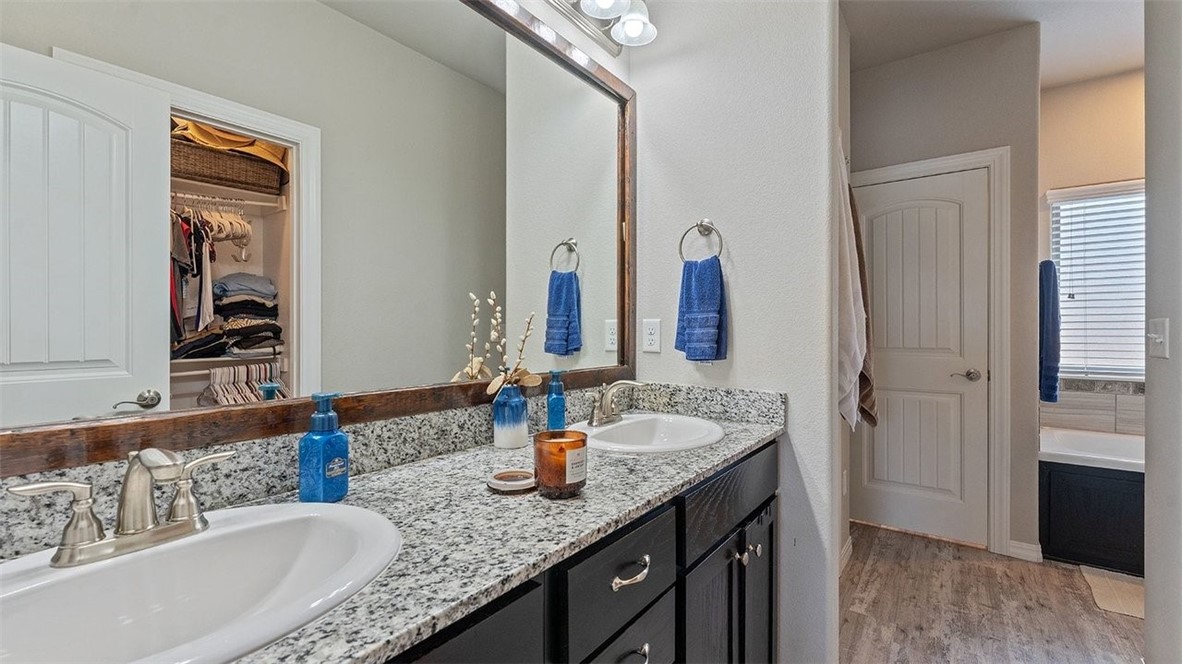 Chelsea Point II Rogers - Residential