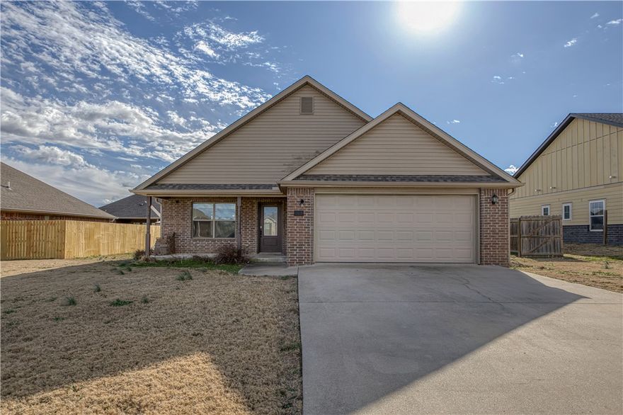 Beautifully maintained 3-bedroom, 2-bath home in desirable Bentonville! This property features a spacious open floor plan with granite countertops and custom cabinetry throughout. The generous room sizes offer comfort and flexibility, while the attached 2-car garage adds convenience. New roof installed in 2025. A wonderful combination of style, space, and functionality in a prime location. Don't miss a chance to see all this home has to offer and schedule a private tour today!