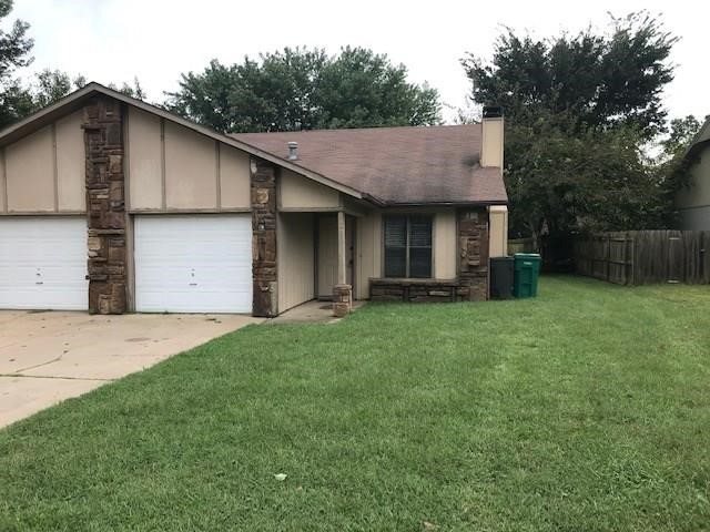 Cozy 2 bed, 1 bath duplex in a fantastic Rogers location! Features a fenced backyard, open living area, and convenient off-street parking. Just minutes to I-49, Pinnacle Hills Promenade, restaurants, shopping, and local parks. Easy access to downtown Rogers and all Northwest Arkansas has to offer. A great value in a prime location! **No pets allowed**