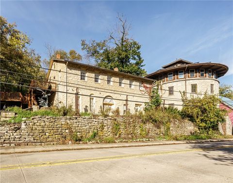 Photo of 75 Hillside Avenue, Eureka Springs, AR 72632 (MLS # 1328188)